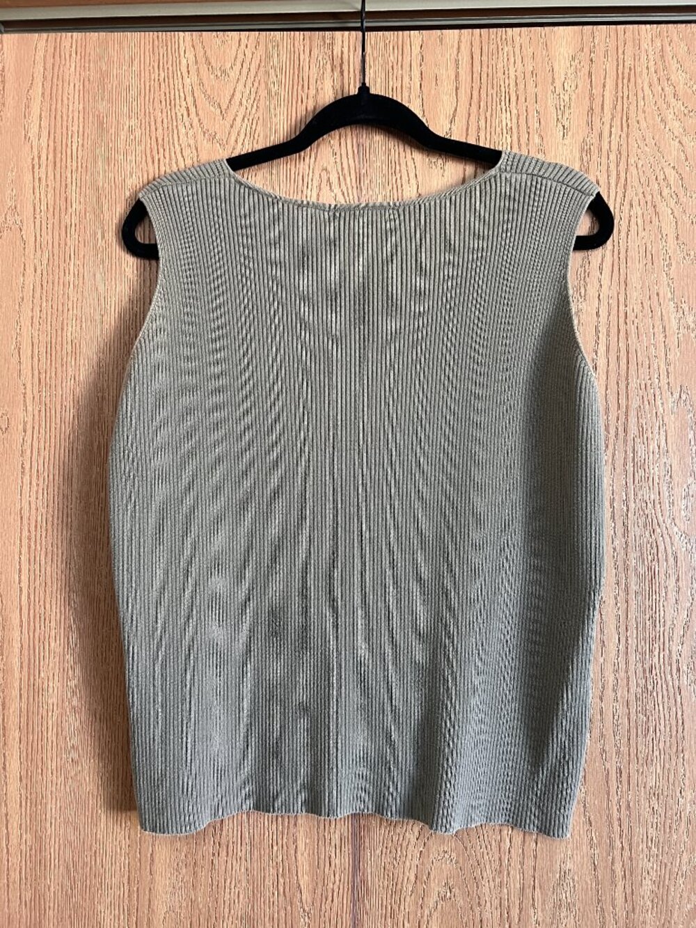 Relativity Ribbed Knit V-Neck Tank Top - Picture 4 of 4